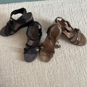 2 Pair: Aetrex 1 Black & 1 Brown Wedge Sandals